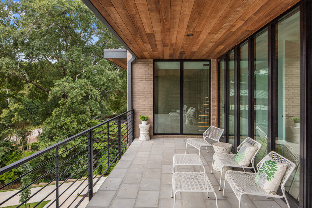 Project Name: MHK Architects Lux Home - Greenville, SC
Dealer Name:
Architect: MHK Architecture - Jeremy Driskell
Builder: Carson Speers Builders
Product:
Color:
SO#:
Rep: Brent Simpson
Interior Design: ID Studio Interiors
Photography: Aaron Fine Architectural Photography