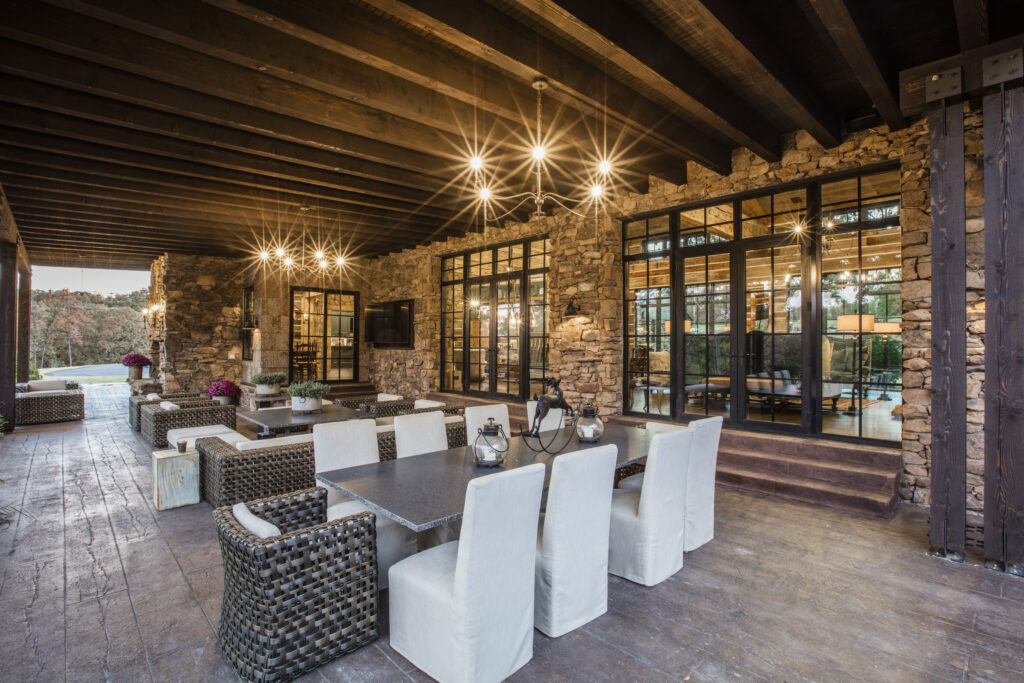Project Name: Bittersweet Farms - Tulsa, Oklahoma
Dealer Name: Millcreek Lumber (Broken Arrow)
Architect: Cornerstone Architects
Product: H601 (EdgeLine) DSPW, Q900 (EdgeLine) 2-panel doors, with sidelites and transoms
Glass: Custom IG Glass, Low-E, Solarban 70XL / Clear, 1' flat SDL, with subsill accessory
Color: Black 2604
SO#: 793785
Rep: Josh Hay
Photographer: Simon Hurst Photography